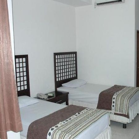 Hotel Bontocinde Makassar Exteriör bild
