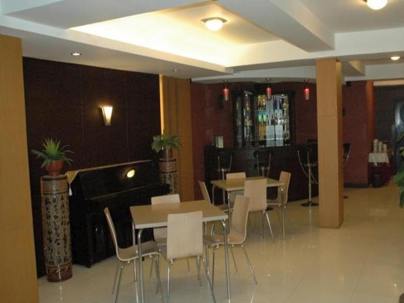 Hotel Bontocinde Makassar Exteriör bild